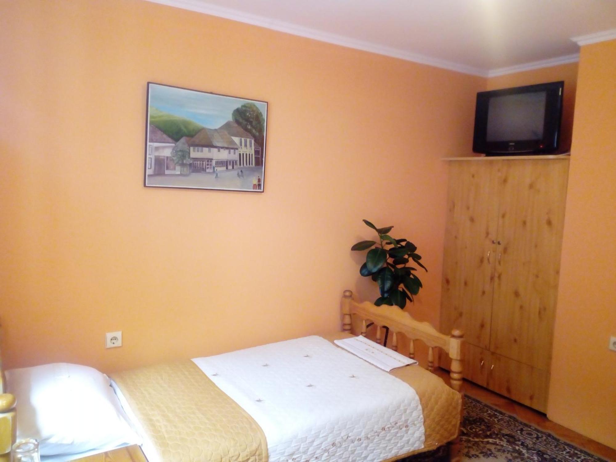 Hotel 24 jul Pljevlja Zimmer foto